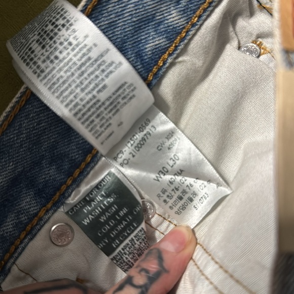 Levi’s 501 Original High Rise Straight Leg 30x30 in Plan To Stay NWT 1 - Picture 9 of 9